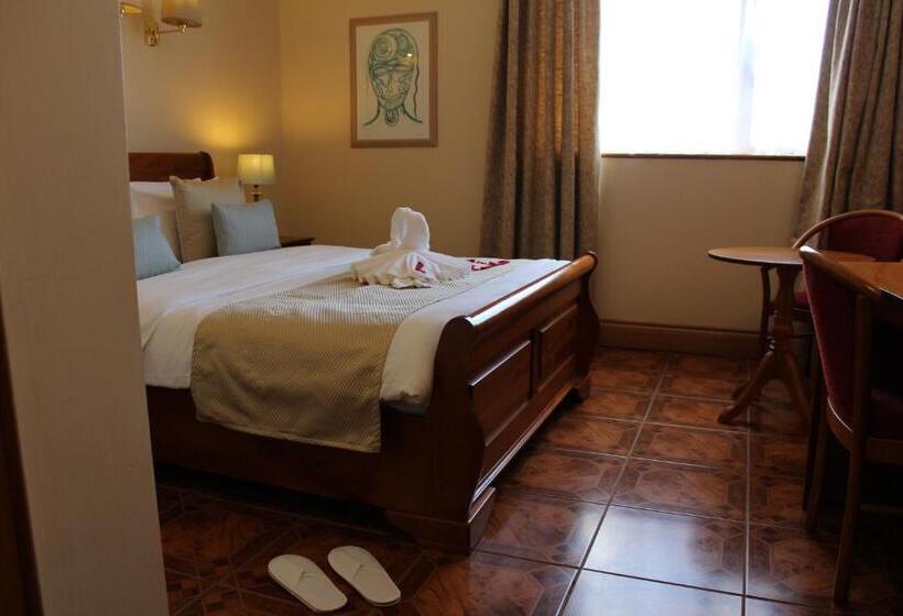 חדר סטנדרט, Uppercross House