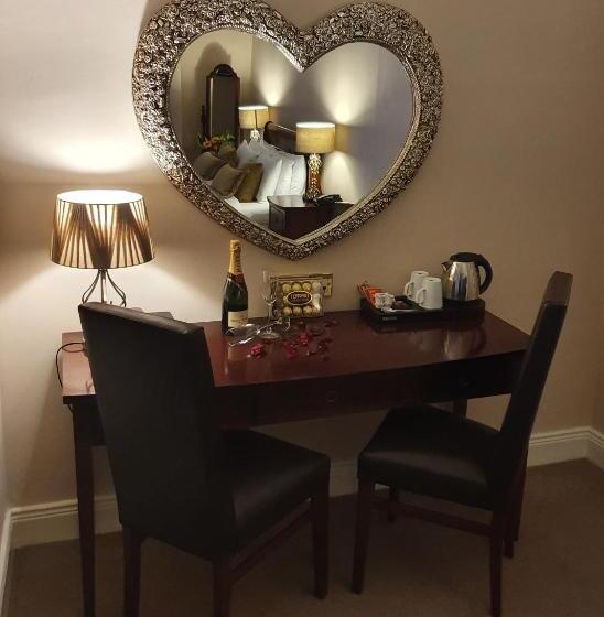 חדר קלאסי מיטת קינג סייז, Uppercross House