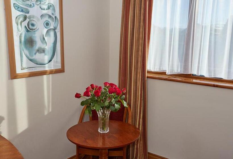 חדר קלאסי מיטת קינג סייז, Uppercross House