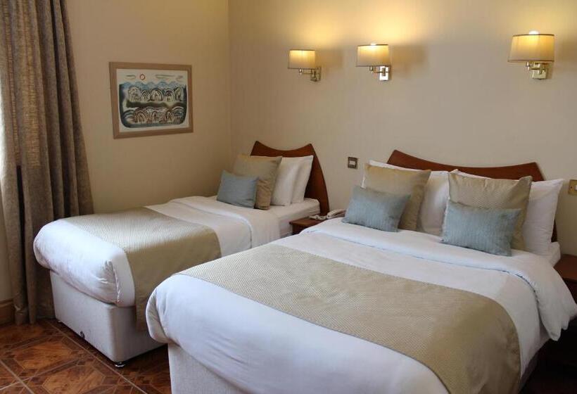 חדר קלאסי לשלושה, Uppercross House