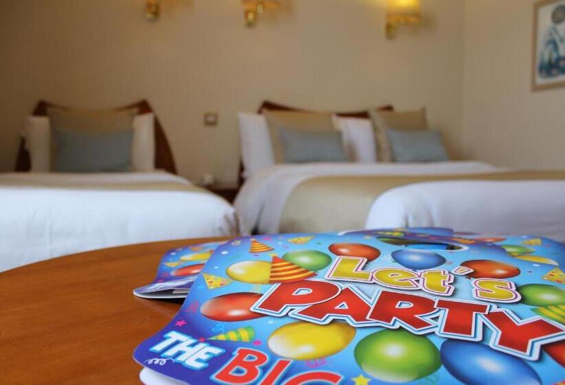 חדר משפחתי, Uppercross House