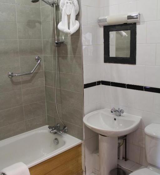 חדר משפחתי, Uppercross House