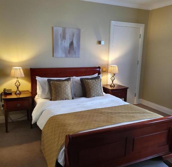 חדר סטנדרט, Uppercross House