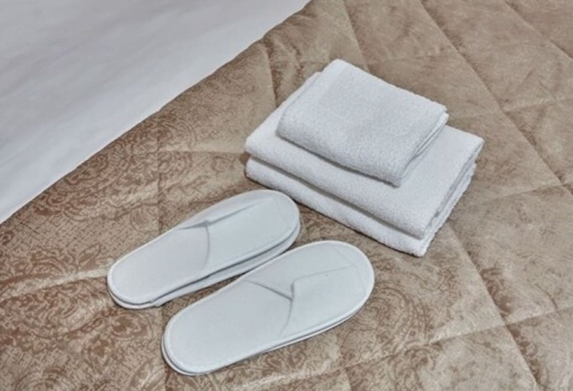 חדר סטנדרט, Uppercross House