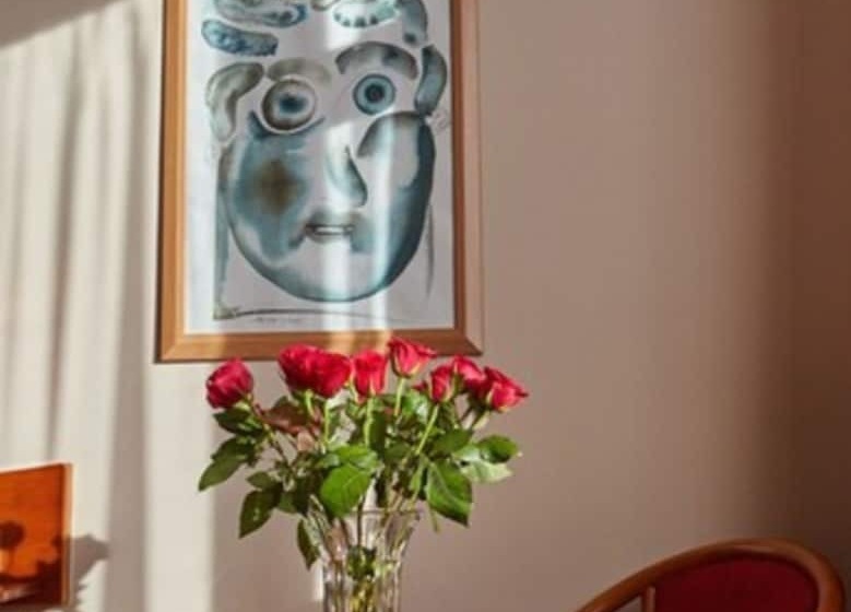 חדר סטנדרט, Uppercross House