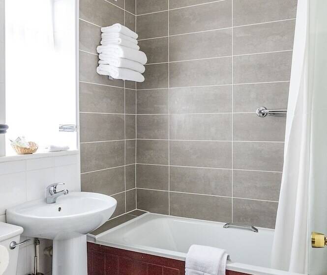 חדר סטנדרט יחיד, Uppercross House