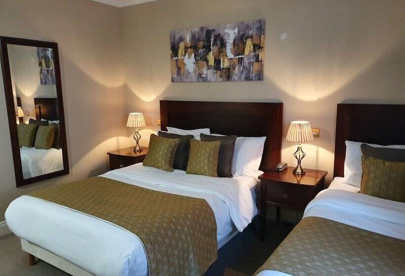 חדר סטנדרט, Uppercross House