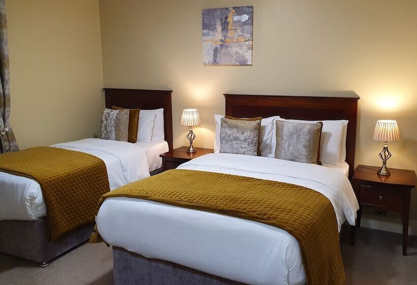 חדר סטנדרט, Uppercross House