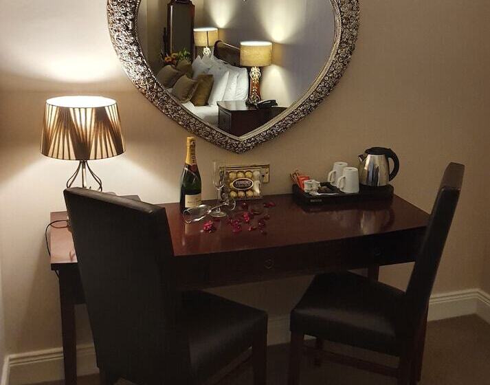 חדר קלאסי מיטת קינג סייז, Uppercross House