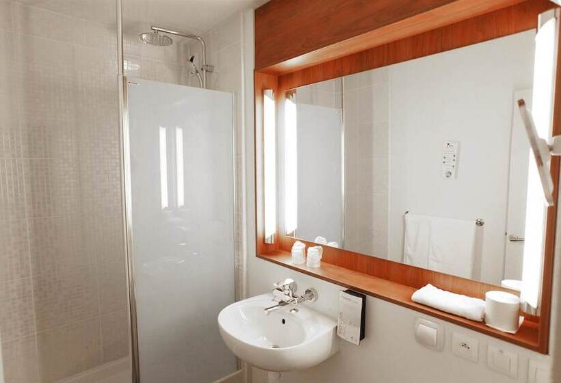 Номер Стандарт, Campanile Evry Est Saint Germain Les Corbeil
