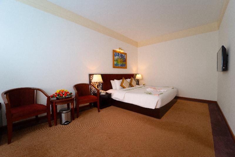 سوئیت با چشمانداز رودخانه, Century Riverside Hotel Hue