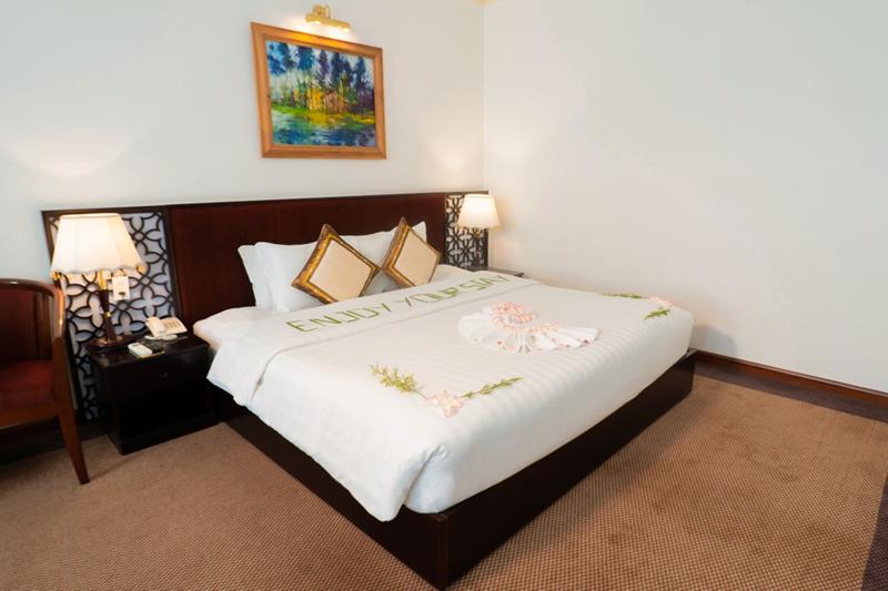 سوئیت با چشمانداز رودخانه, Century Riverside Hotel Hue