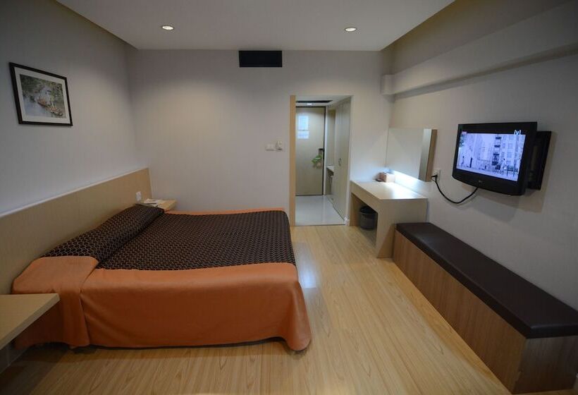 חדר דלוקס, Charoen