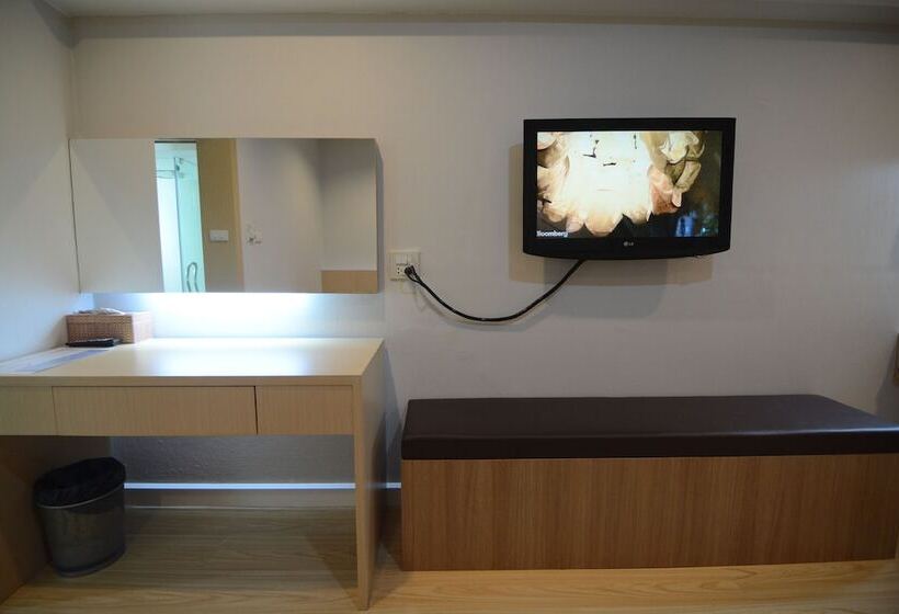 חדר דלוקס, Charoen