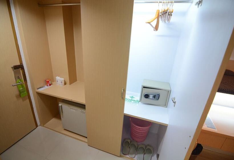 חדר דלוקס, Charoen