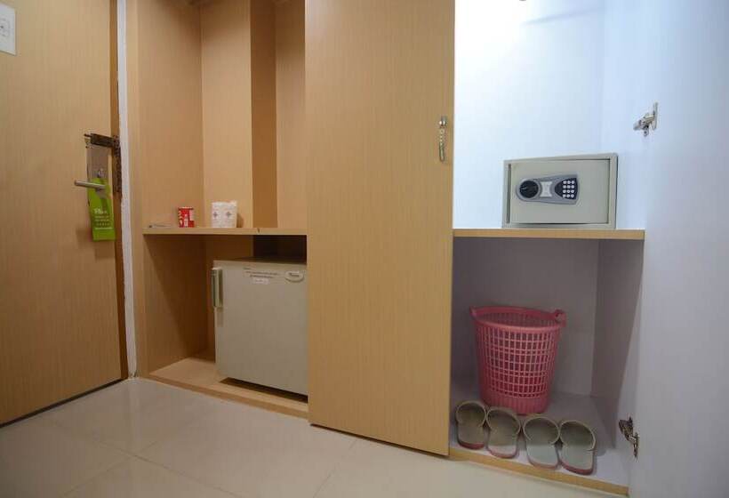 חדר דלוקס, Charoen