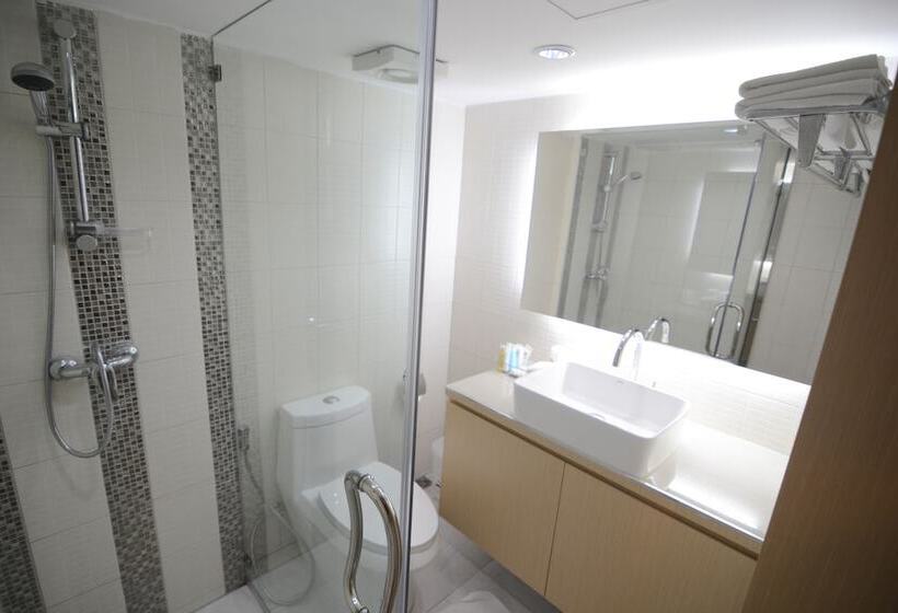 חדר דלוקס, Charoen