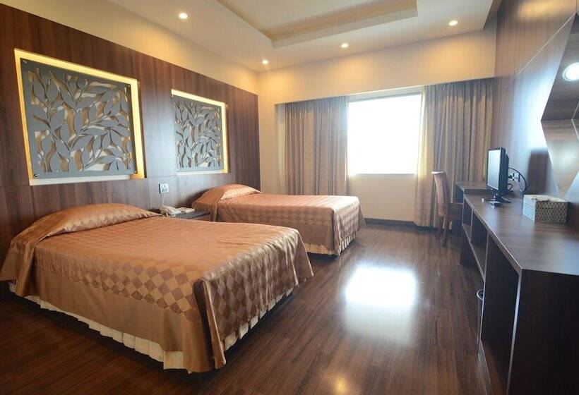 חדר דלוקס, Charoen