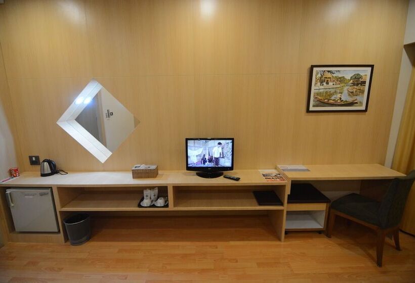 חדר דלוקס, Charoen