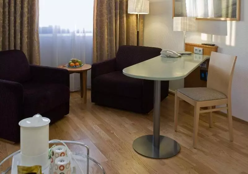 اتاق اجرایی با تخت بزرگ, Holiday Inn Helsinki Vantaa Airport, An Ihg