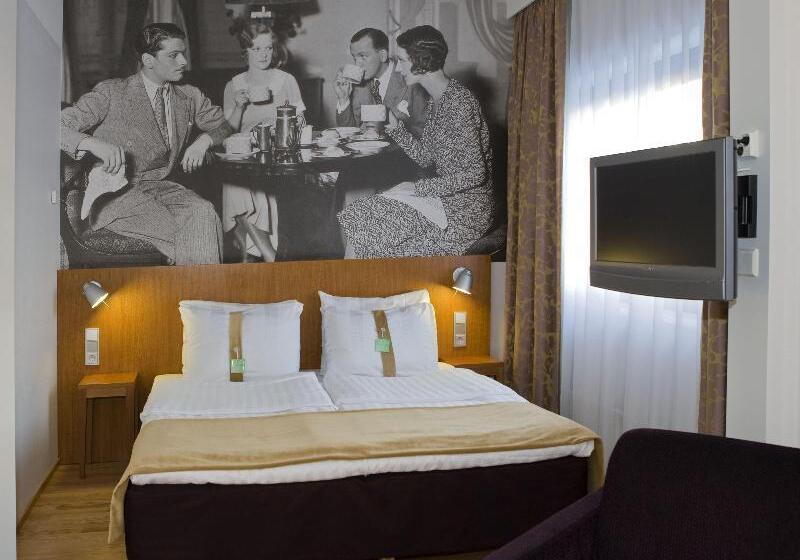 キングサイズベッドのエクゼクティブルーム, Holiday Inn Helsinki Vantaa Airport, An Ihg