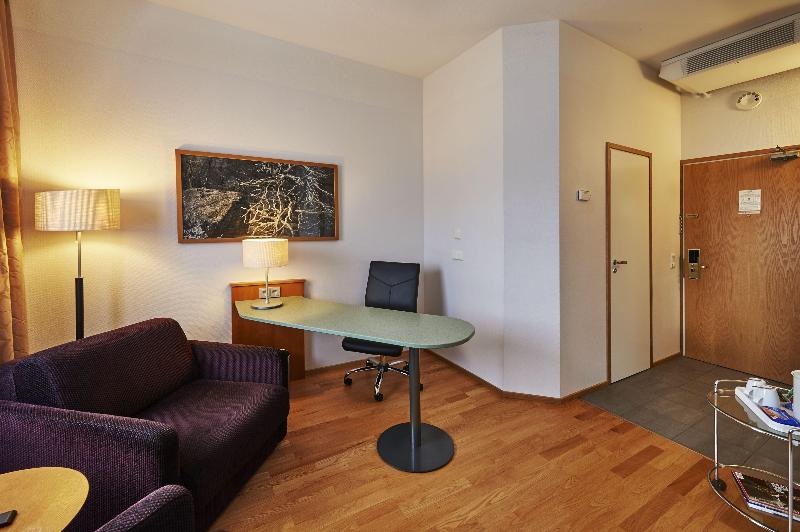 キングサイズベッドのエクゼクティブルーム, Holiday Inn Helsinki Vantaa Airport, An Ihg