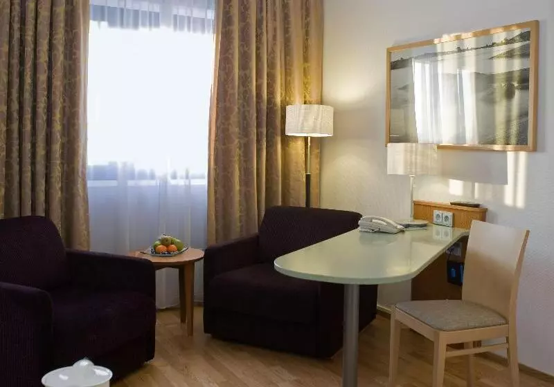 اتاق اجرایی با تخت بزرگ, Holiday Inn Helsinki Vantaa Airport, An Ihg
