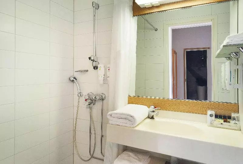 اتاق اجرایی با تخت بزرگ, Holiday Inn Helsinki Vantaa Airport, An Ihg