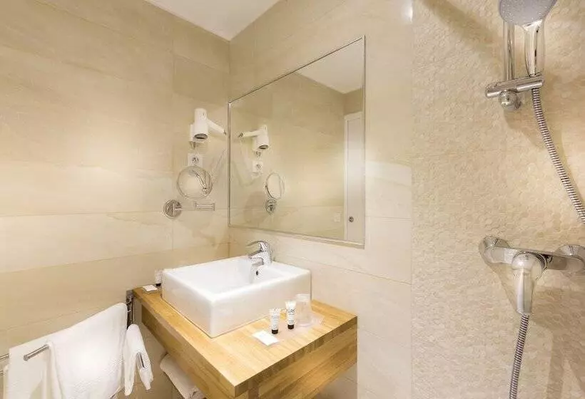 اتاق پرستیژ, Hôtel International Paris