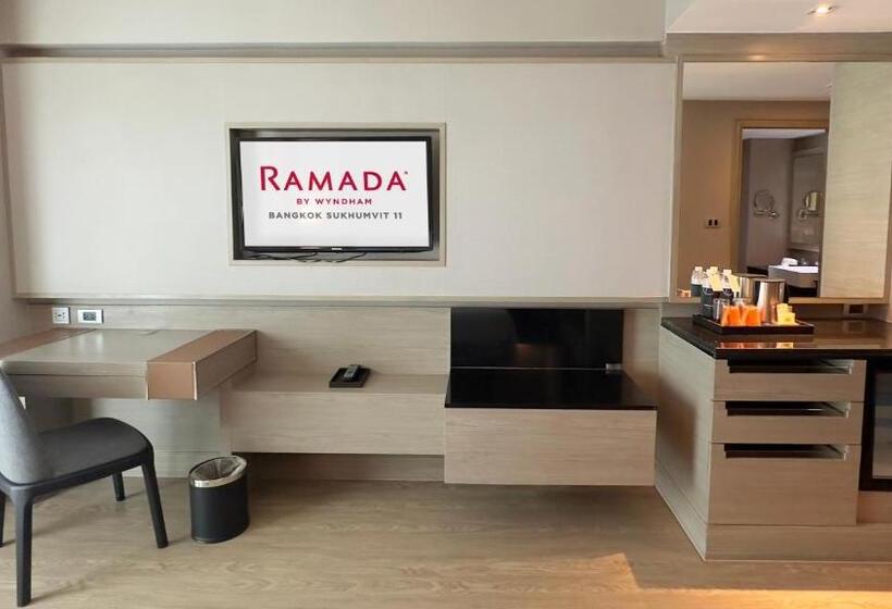 Club Room King Bed, Ramada By Wyndham Bangkok Sukhumvit 11