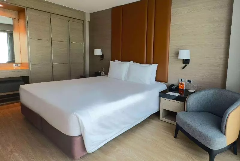 اتاق اجرایی با تخت بزرگ, Ramada By Wyndham Bangkok Sukhumvit 11