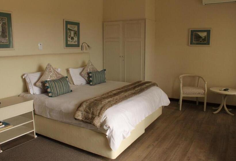 اتاق لوکس, The Wilderness