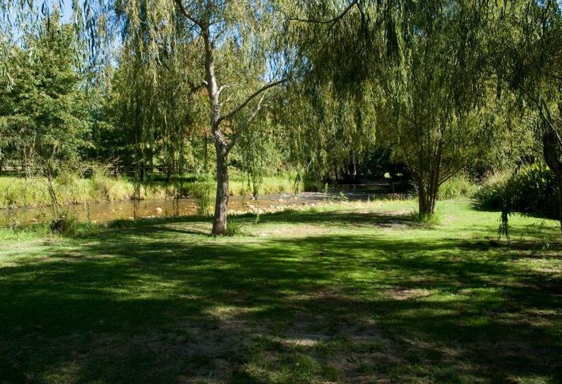 جناح إدارى, Willowbrook Country House