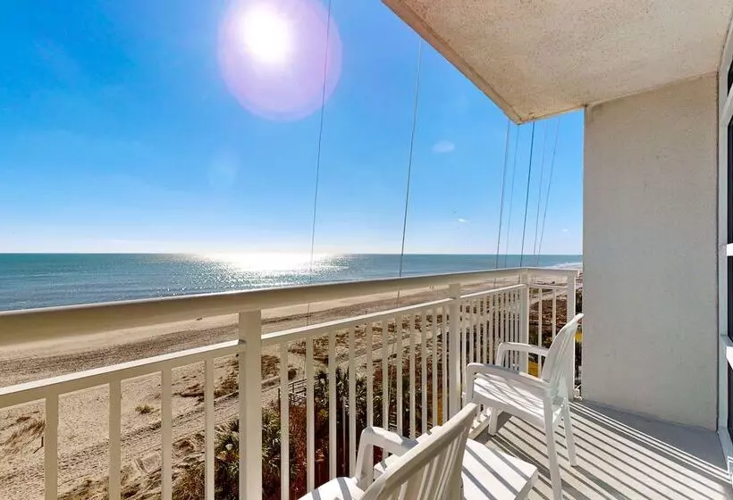 سوییت با چشم‌انداز دریا, Carolinian Beach Resort