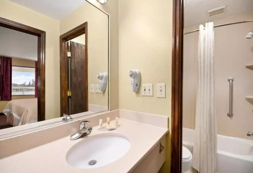 اتاق استاندارد برای معلولان, Days Inn By Wyndham Jacksonville Nc
