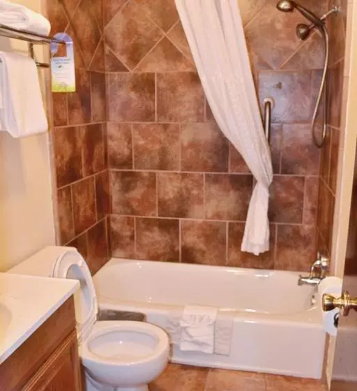 Deluxe Suite King Bed, Days Inn By Wyndham Jacksonville Nc