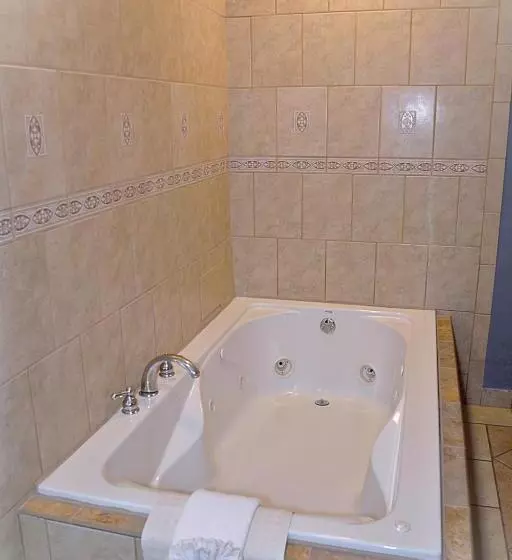 Deluxe Suite King Bed, Days Inn By Wyndham Jacksonville Nc