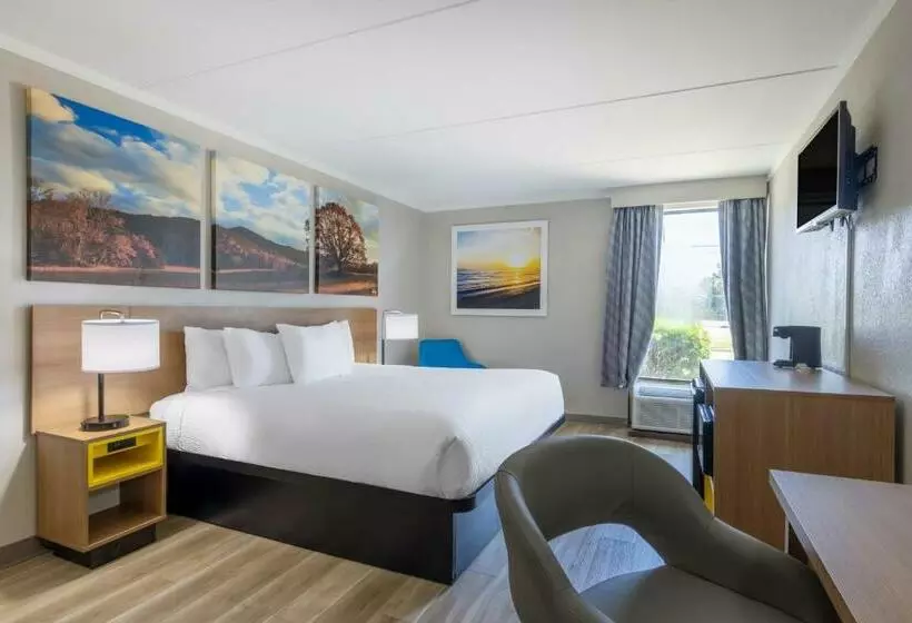 キングサイズベッドのスタンダードルーム, Days Inn & Suites By Wyndham Fort Bragg/cross Creek Mall
