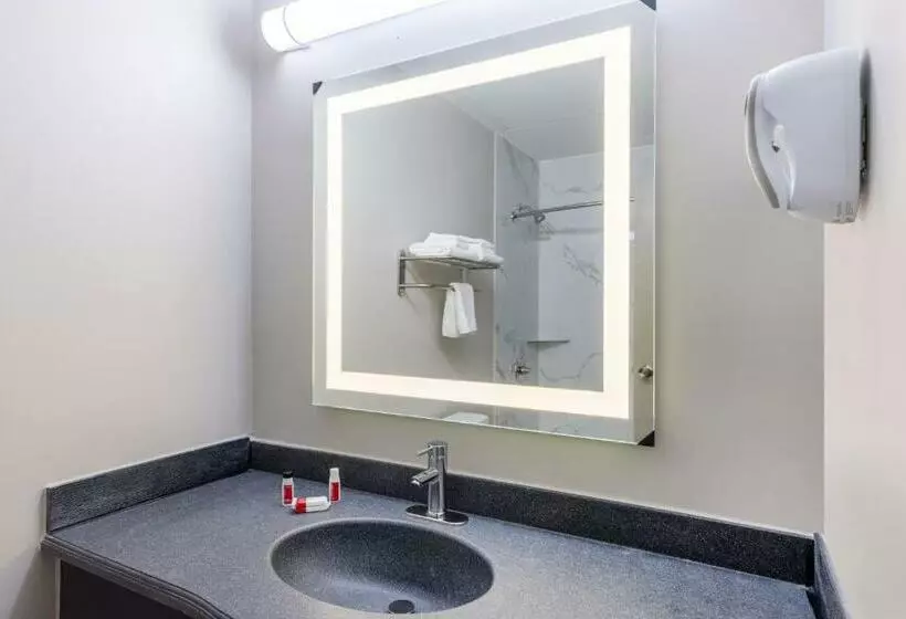 キングサイズベッドのスタンダードルーム, Days Inn & Suites By Wyndham Fort Bragg/cross Creek Mall