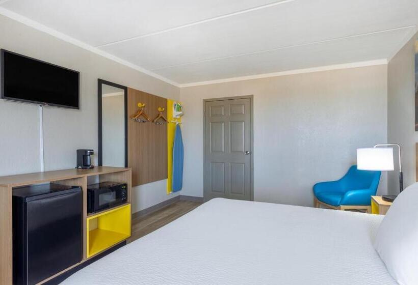 Стандартный Номер Кровать Кинг, Days Inn & Suites By Wyndham Fort Bragg/cross Creek Mall