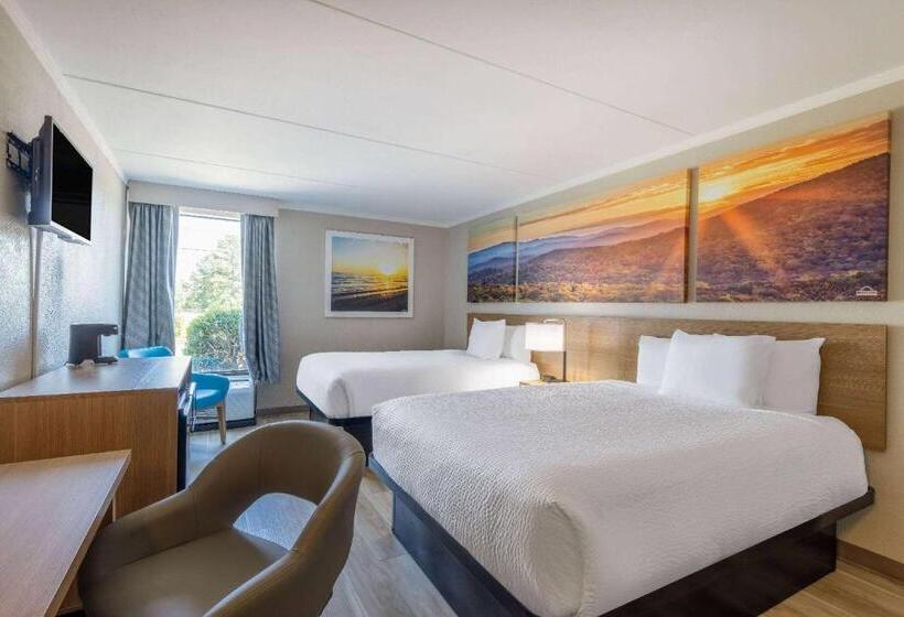 标准间, Days Inn & Suites By Wyndham Fort Bragg/cross Creek Mall