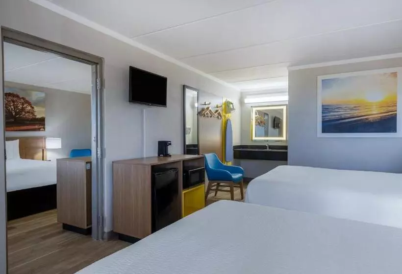 キングサイズベッドのスイートルーム, Days Inn & Suites By Wyndham Fort Bragg/cross Creek Mall