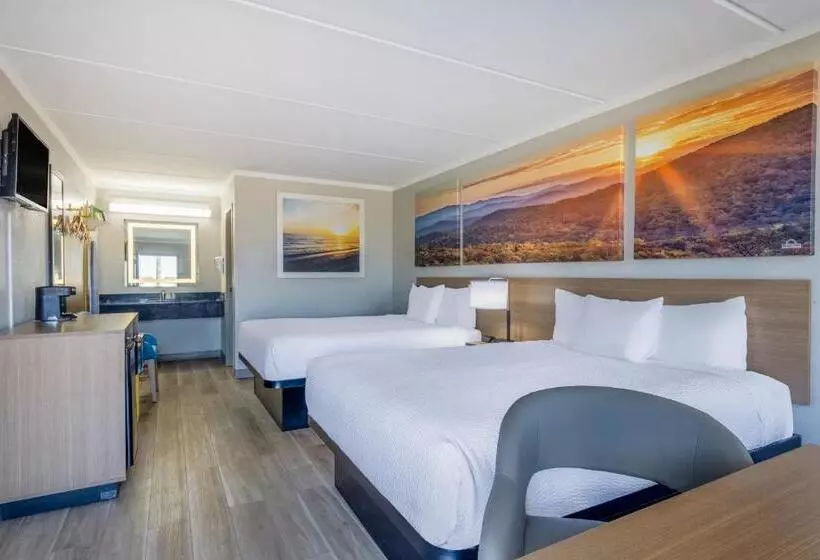 キングサイズベッドのスイートルーム, Days Inn & Suites By Wyndham Fort Bragg/cross Creek Mall