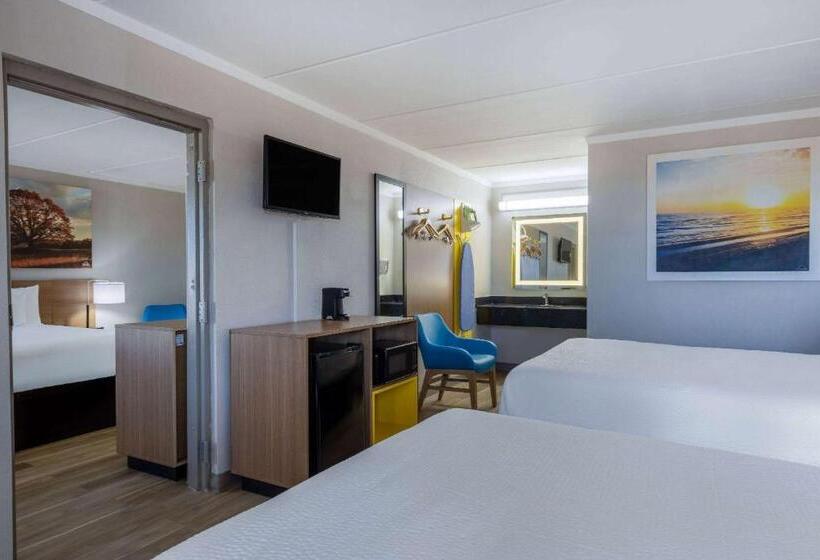 Люкс Кровать Кинг, Days Inn & Suites By Wyndham Fort Bragg/cross Creek Mall
