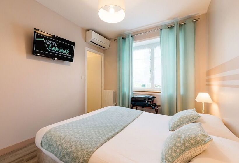 Номер Стандарт, Hôtel Laminak, The Originals Relais