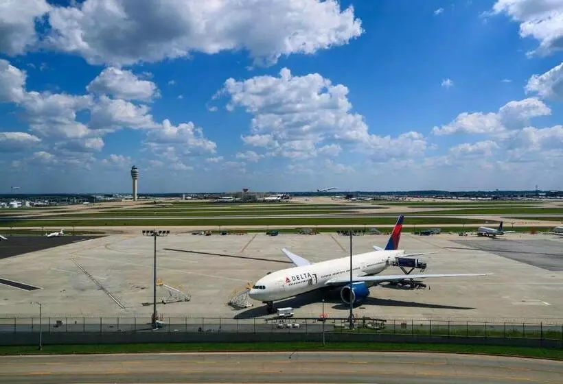 اتاق استاندارد با تخت بزرگ, Renaissance Concourse Atlanta Airport