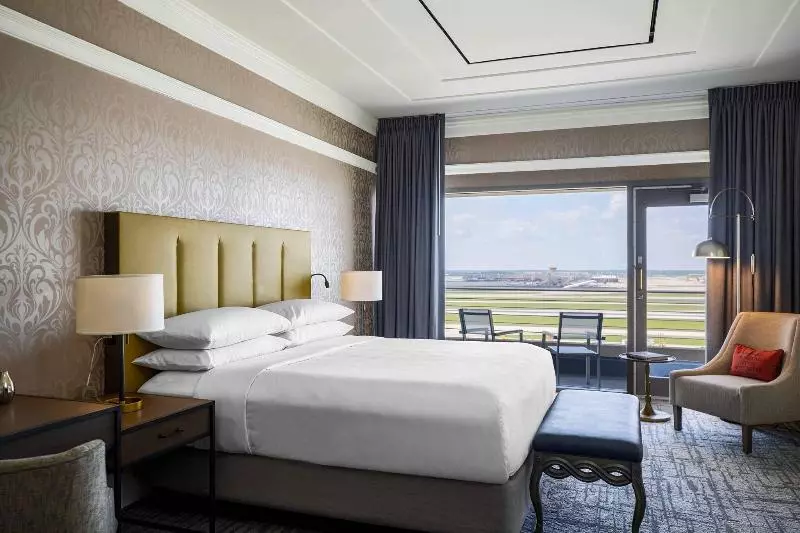 اتاق استاندارد با چشم‌انداز, Renaissance Concourse Atlanta Airport