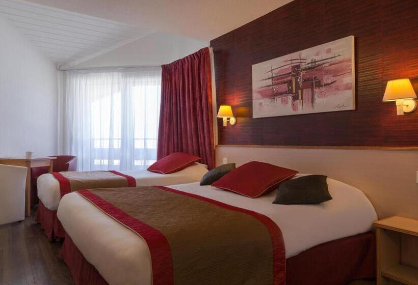 اتاق استاندارد سه نفره, Logis Hotel Arc En Ciel
