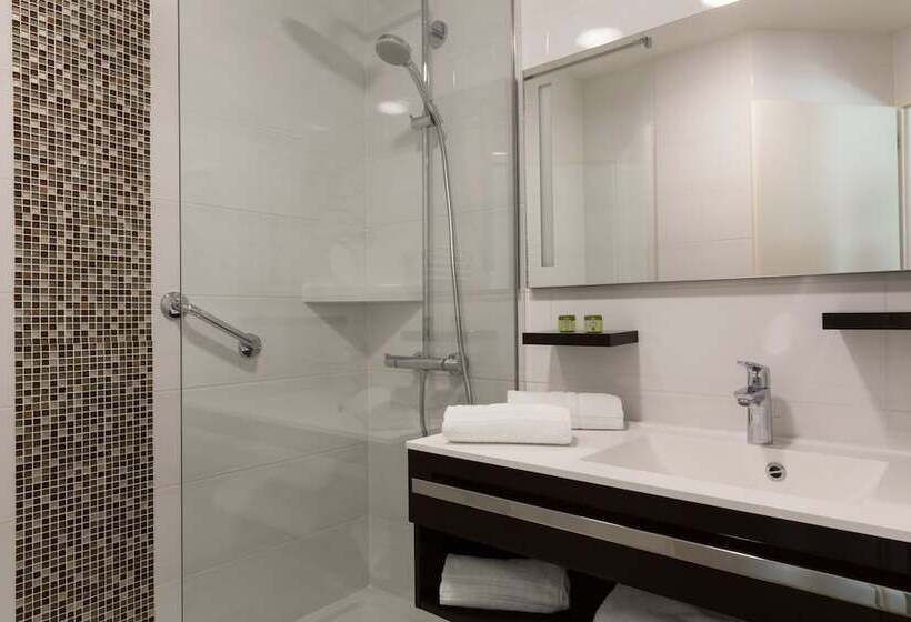 标准三人间, Logis Hotel Arc En Ciel