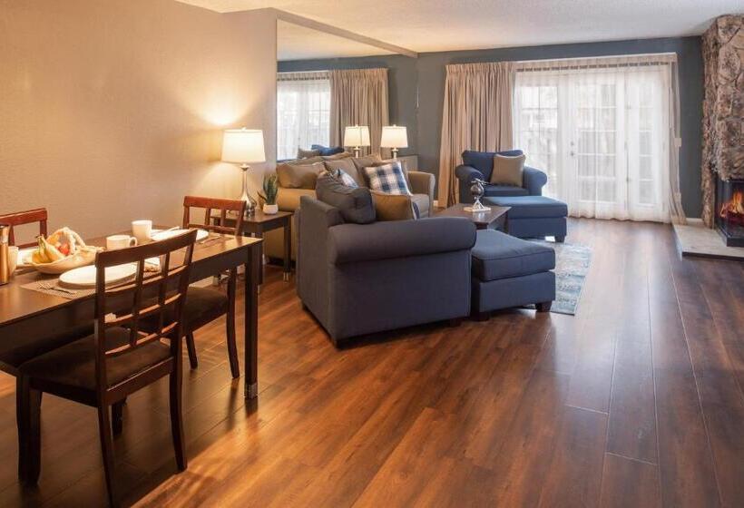 Апартаменты Deluxe 1 Спальня, Thunderbird Resort Club